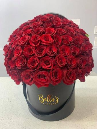 100 Roses in Flower Box