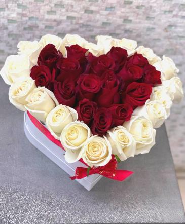 I Heart You Box. 25 Fresh Roses